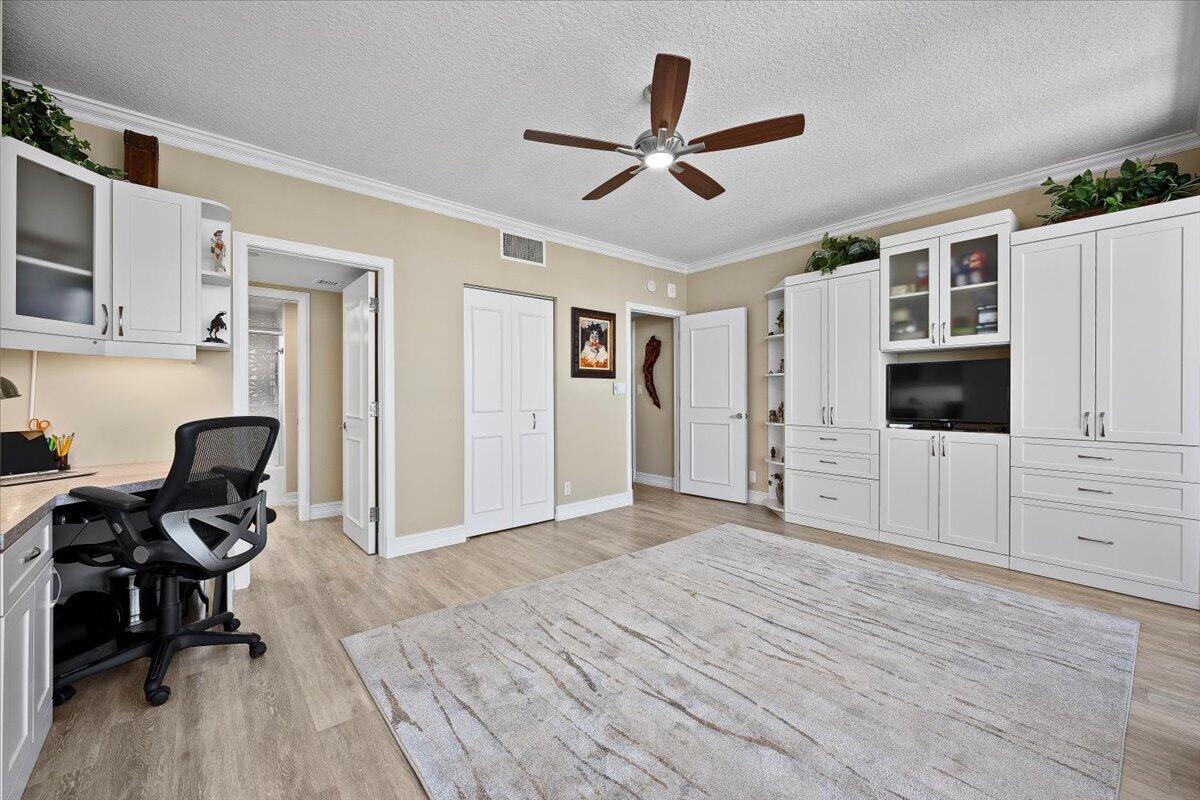 OLD PORT COVE LAKE POINT - Residential