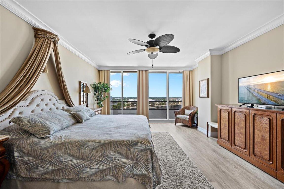 OLD PORT COVE LAKE POINT TOWER CONDO - Residential