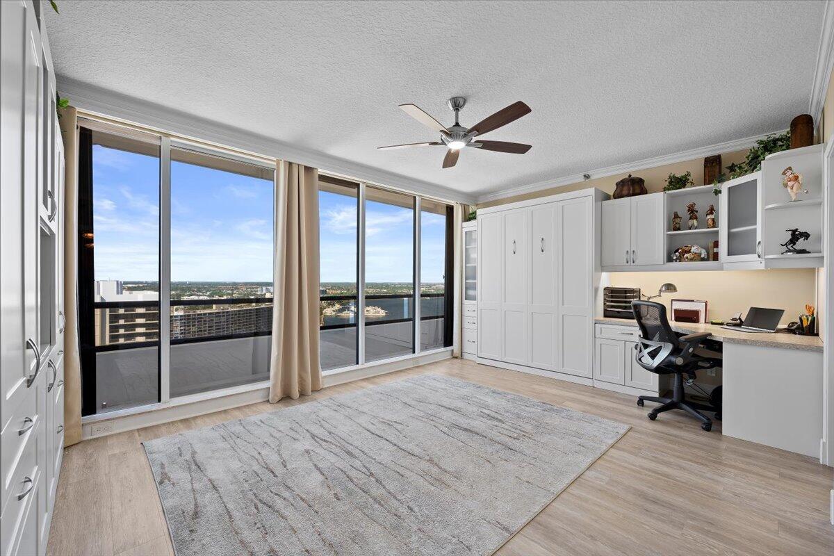 OLD PORT COVE LAKE POINT - Residential