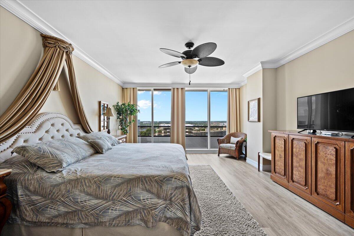 OLD PORT COVE LAKE POINT - Residential