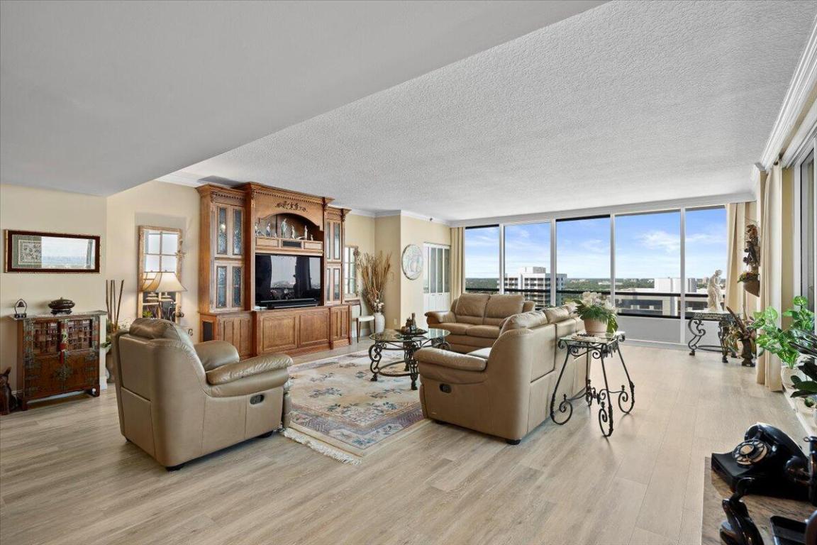 OLD PORT COVE LAKE POINT TOWER CONDO - Residential