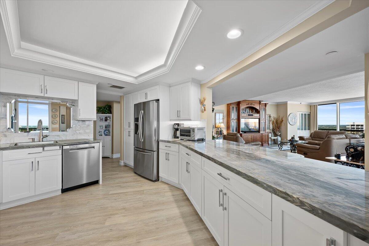 OLD PORT COVE LAKE POINT - Residential