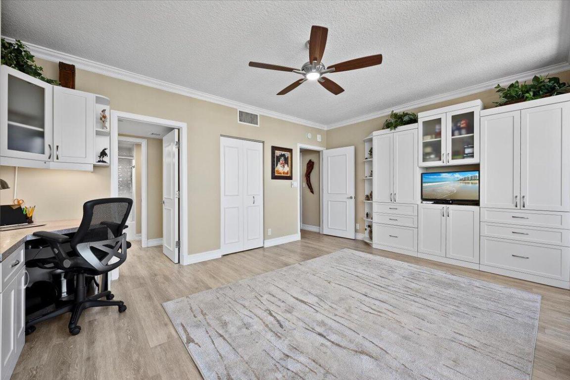 OLD PORT COVE LAKE POINT TOWER CONDO - Residential