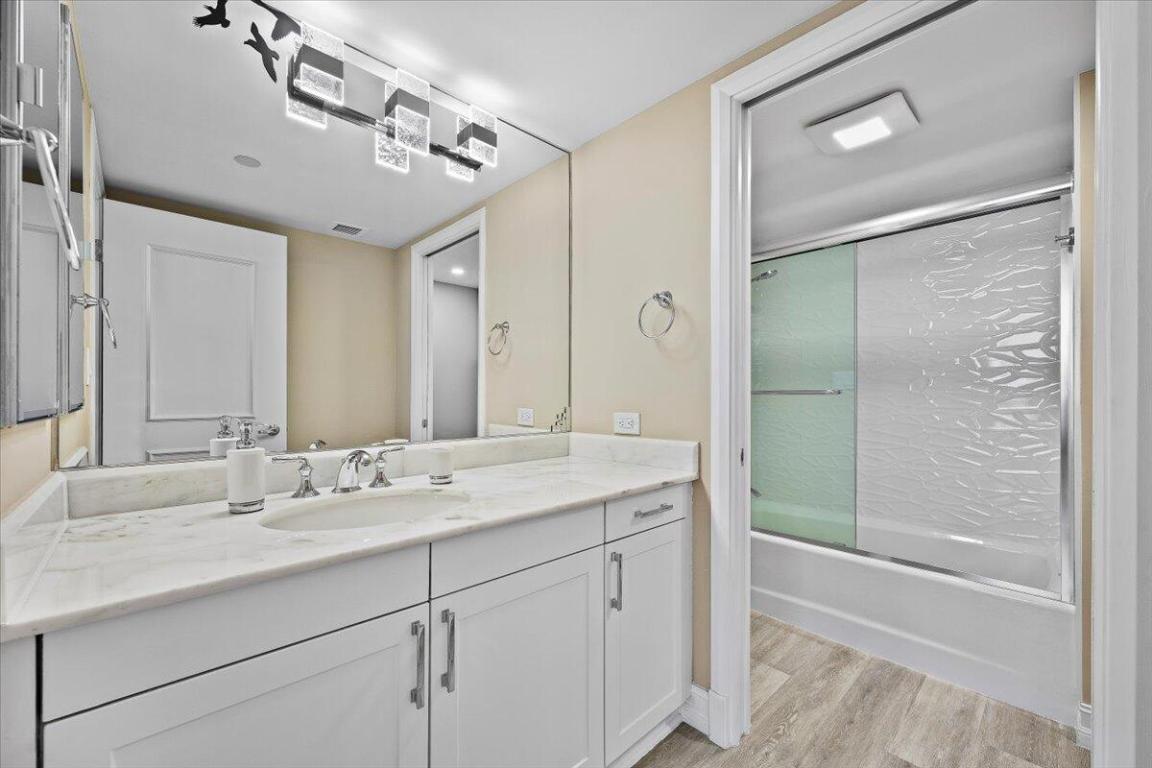 OLD PORT COVE LAKE POINT TOWER CONDO - Residential