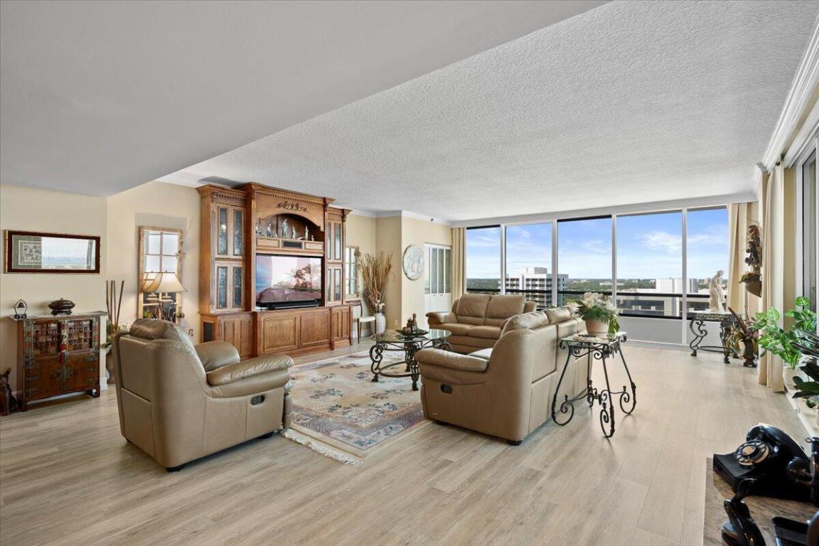 OLD PORT COVE LAKE POINT TOWER CONDO - Residential