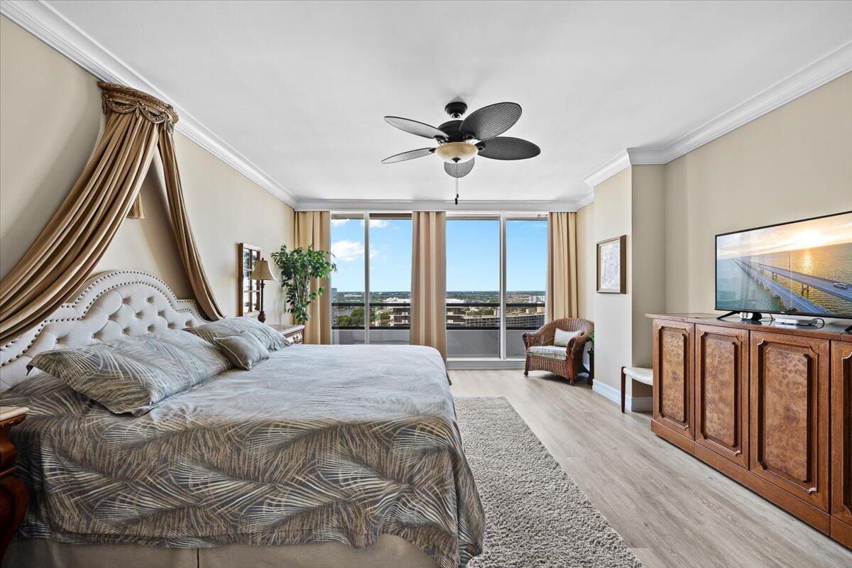 OLD PORT COVE LAKE POINT - Residential