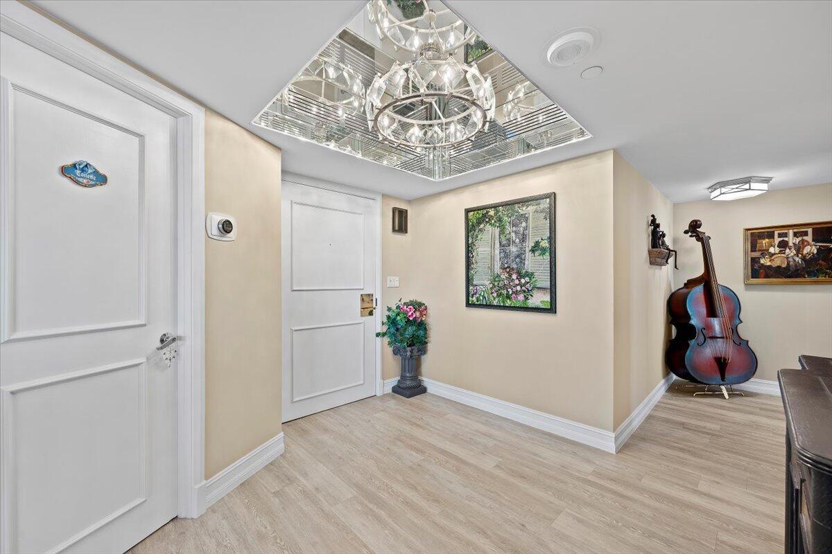 OLD PORT COVE LAKE POINT - Residential