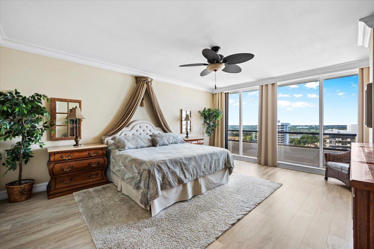 OLD PORT COVE LAKE POINT - Residential