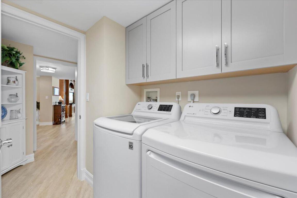 OLD PORT COVE LAKE POINT TOWER CONDO - Residential