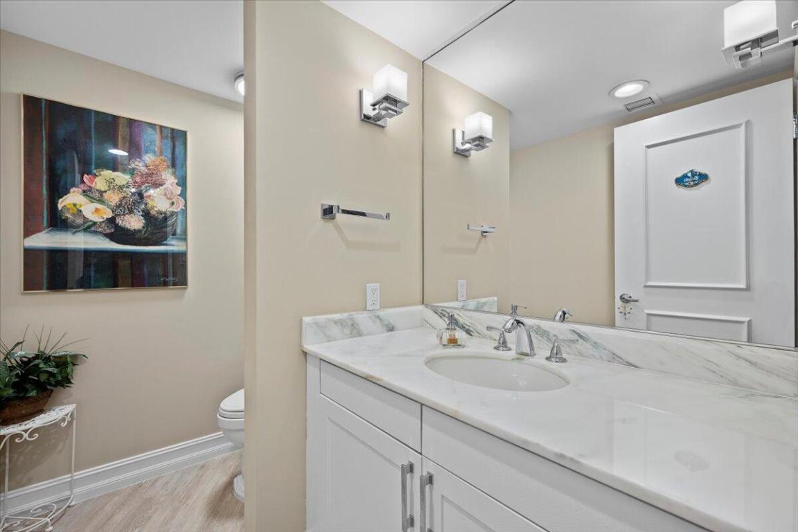 OLD PORT COVE LAKE POINT TOWER CONDO - Residential