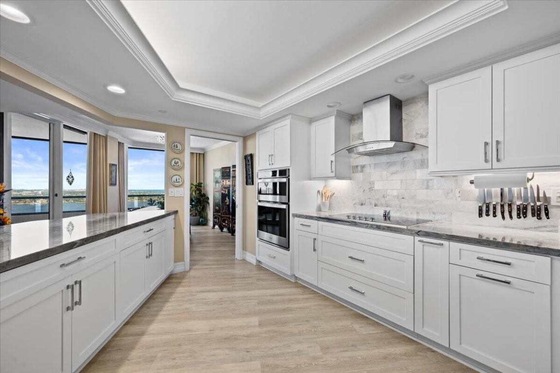 OLD PORT COVE LAKE POINT TOWER CONDO - Residential