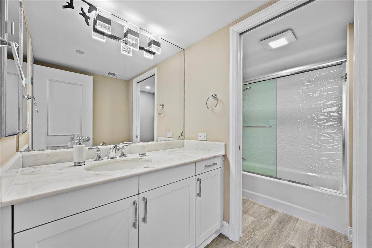 OLD PORT COVE LAKE POINT - Residential