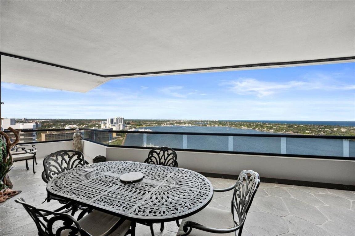 OLD PORT COVE LAKE POINT TOWER CONDO - Residential