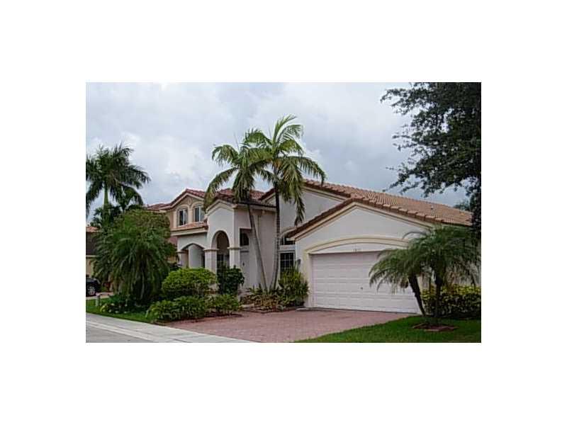 Great Davie Community Harmony Lakes. This home is immaculate with family Room off of Kitchen,living room and screened patio,split bedroom plan. Will be ready to occupy on July 1. Community Pool and Basketabll Court, Tennis Court and Hand ball Court.Sorry NO PETS