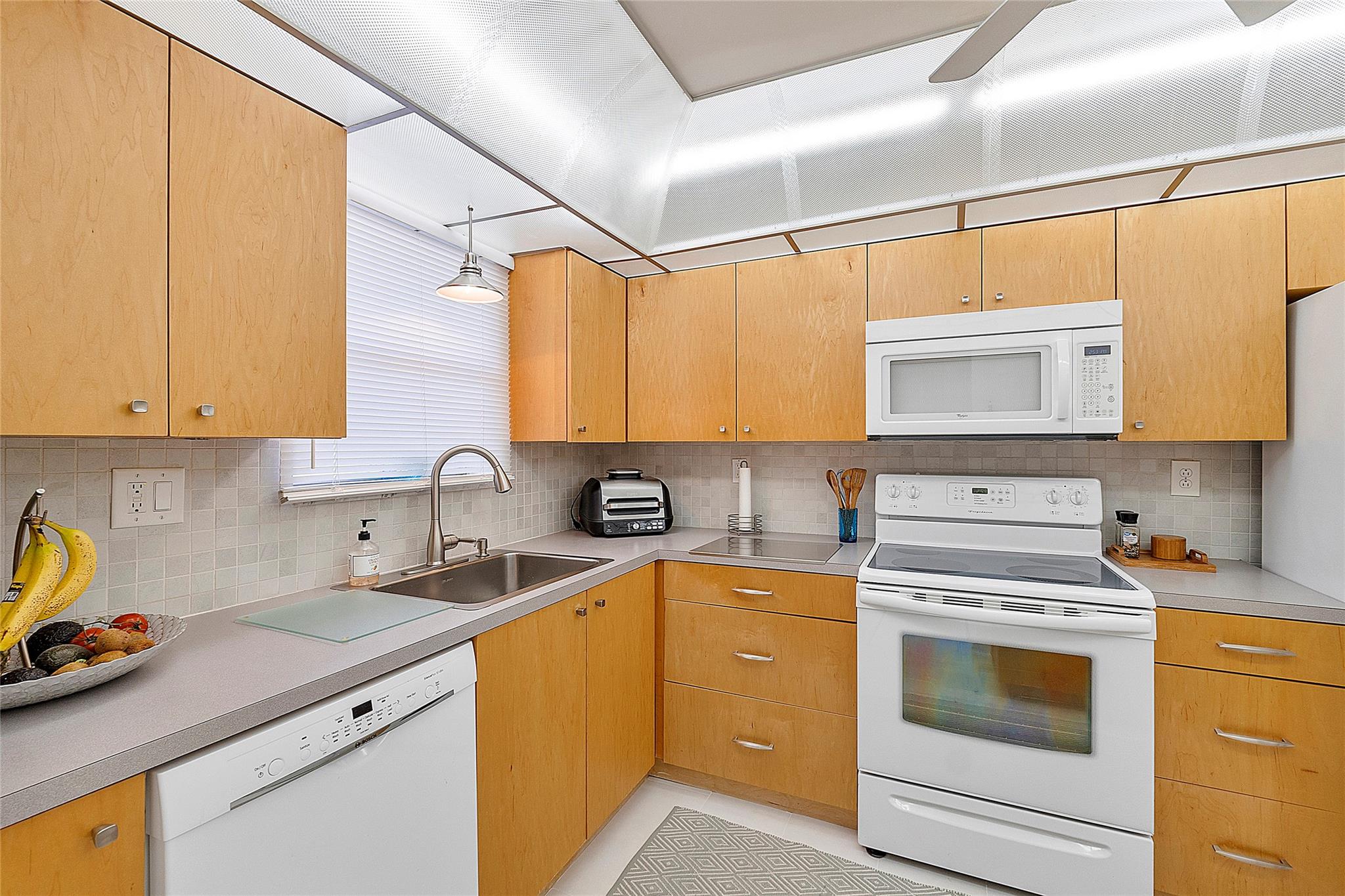 6080 NW 44th St 214