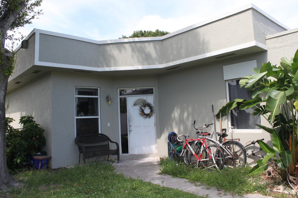 Photo of 673 Ipswich Street, Boca Raton, FL 33487 (MLS # B26061686)
