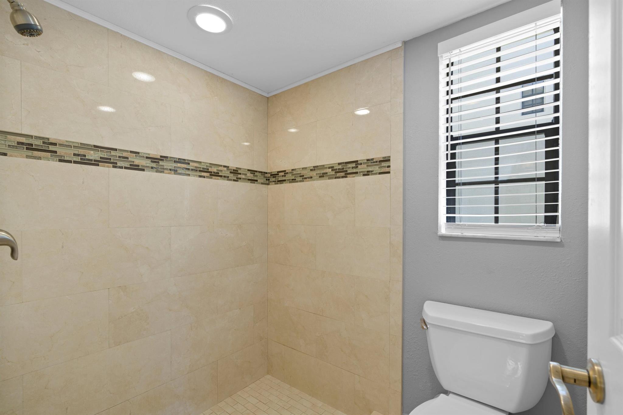 LAKE WINDWOOD CONDO - Residential
