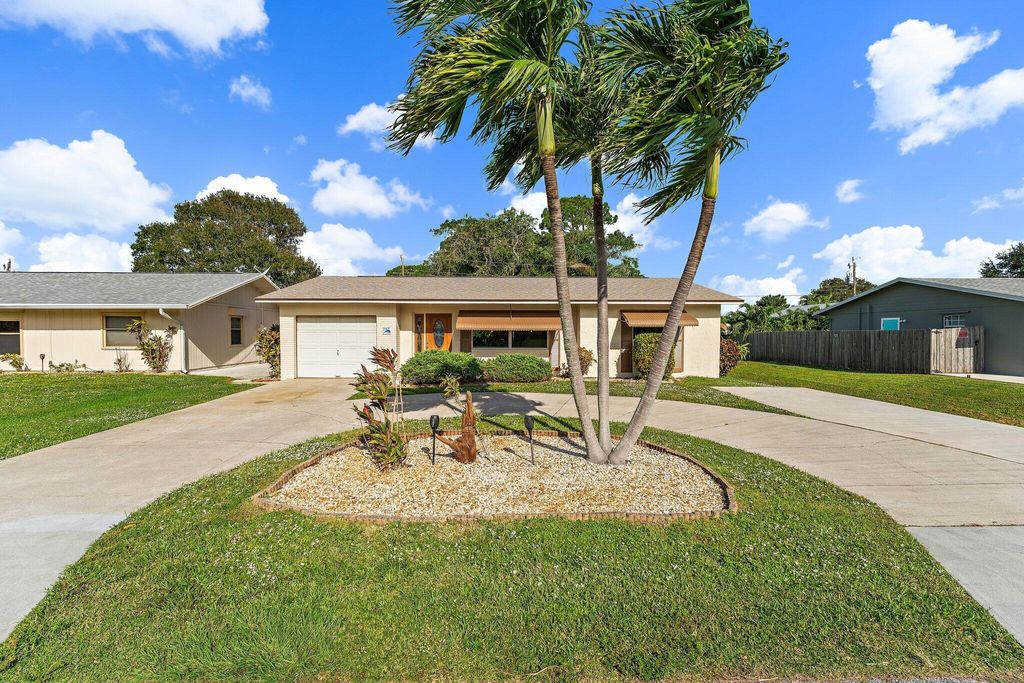 Photo of 2371 SE Jackson Street, Stuart, FL 34997 (MLS # R11039971)