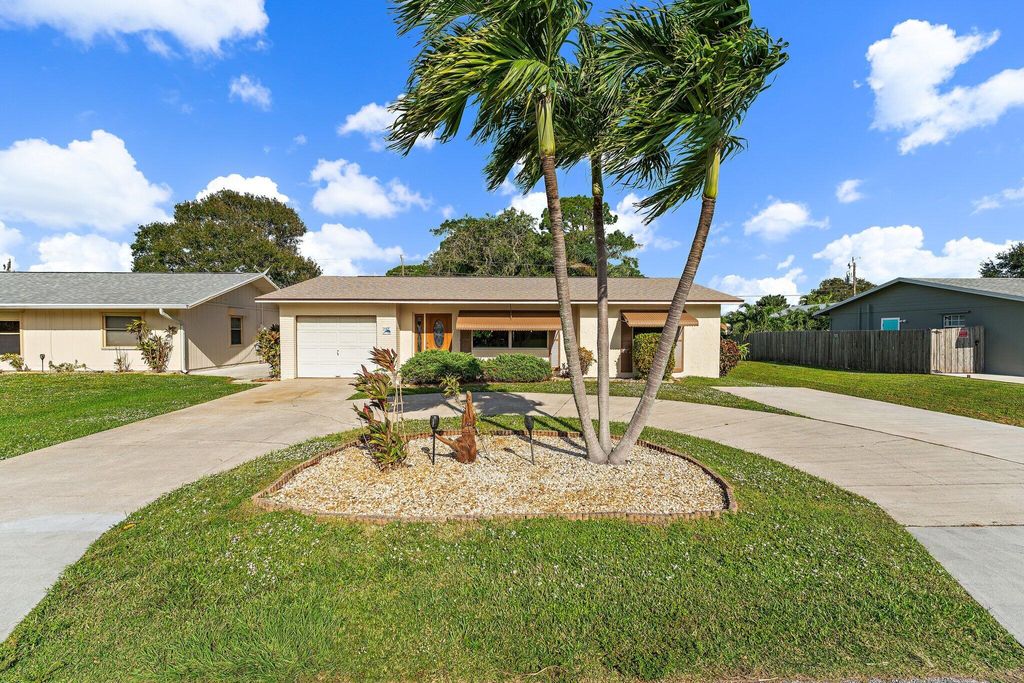 Photo of 2371 SE Jackson Street, Stuart, FL 34997 (MLS # R11039971)