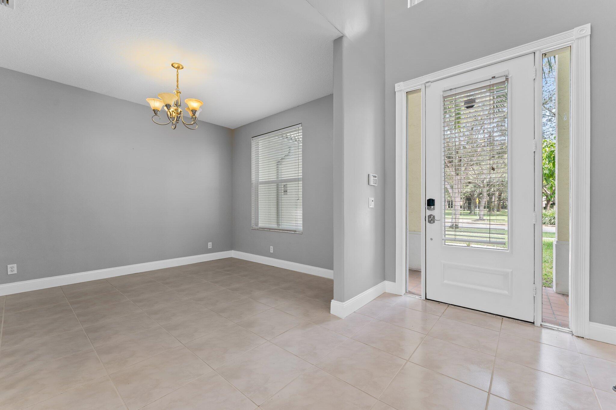 1019 Egret Circle N, Jupiter, FL, 33458/$1,350,000 2 1019 Egret Circle N