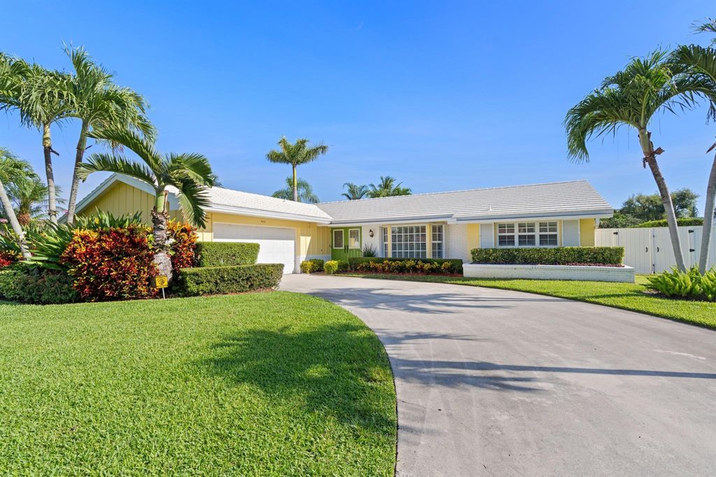 Photo of 4633 Holly Drive, Palm Beach Gardens, FL 33418 (MLS # R11097478)