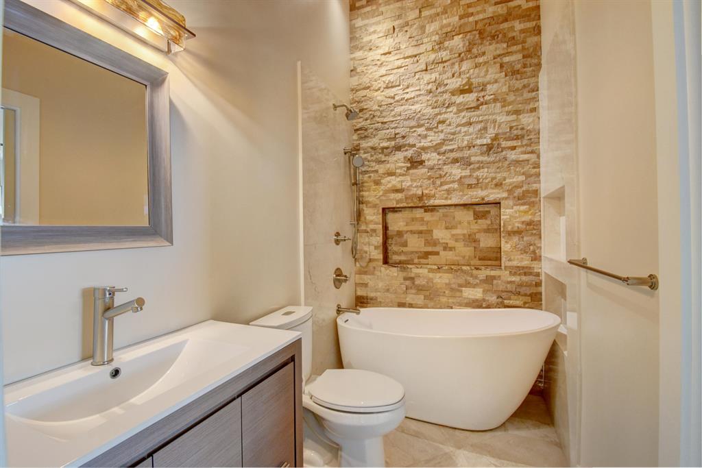 LAKE CLARKE - Residential