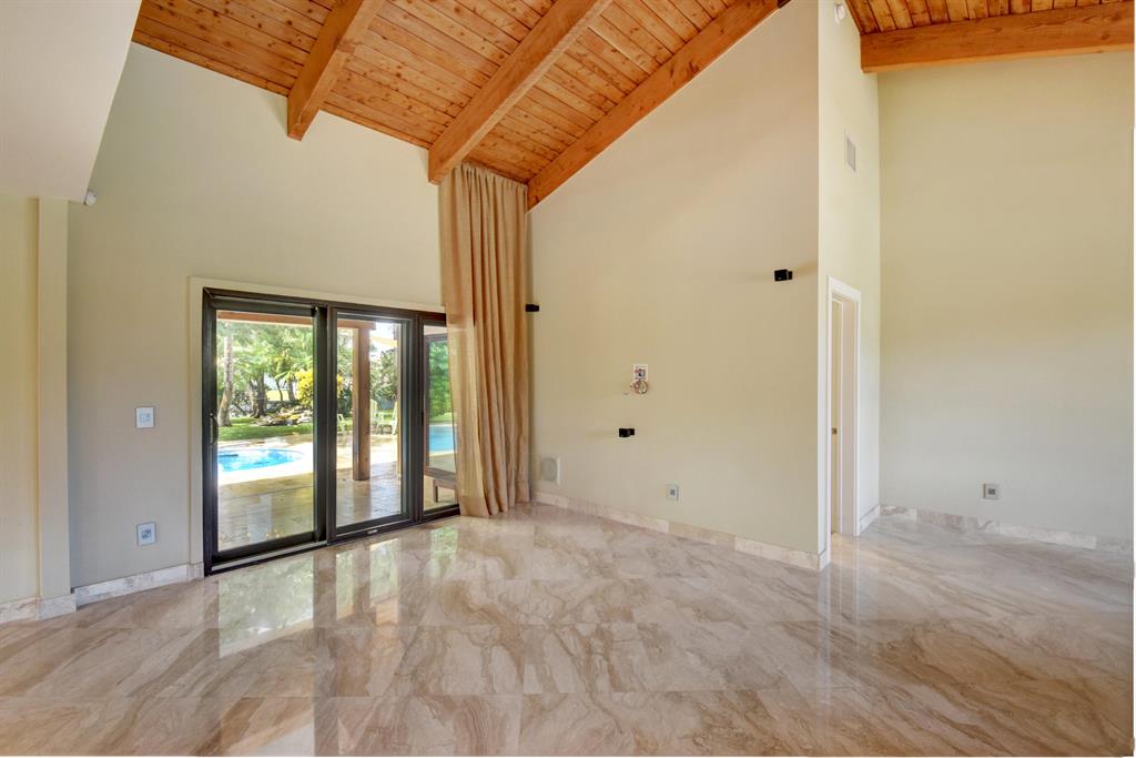 LAKE CLARKE - Residential