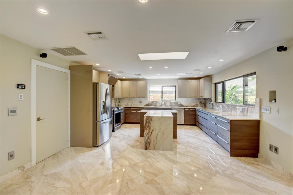 LAKE CLARKE - Residential