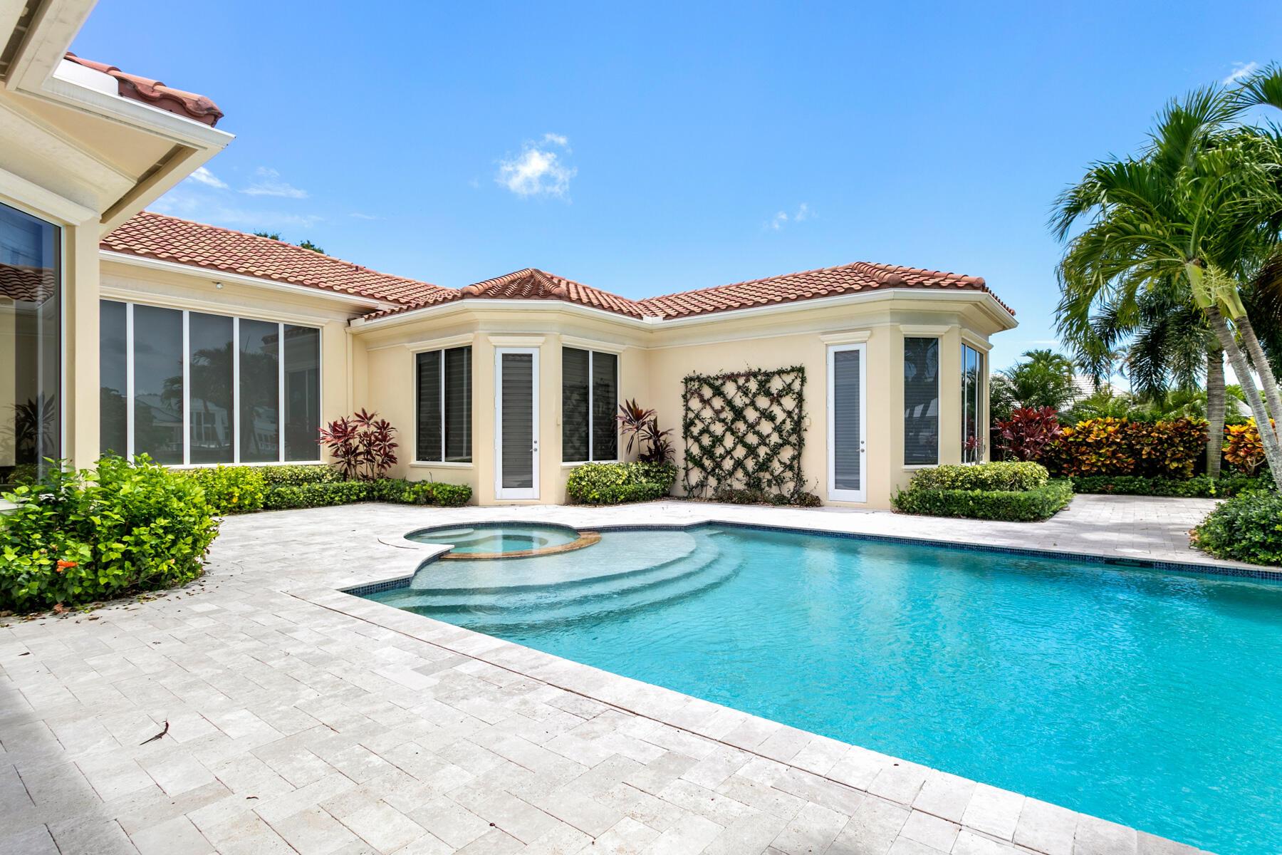 ADMIRALS COVE - Residential