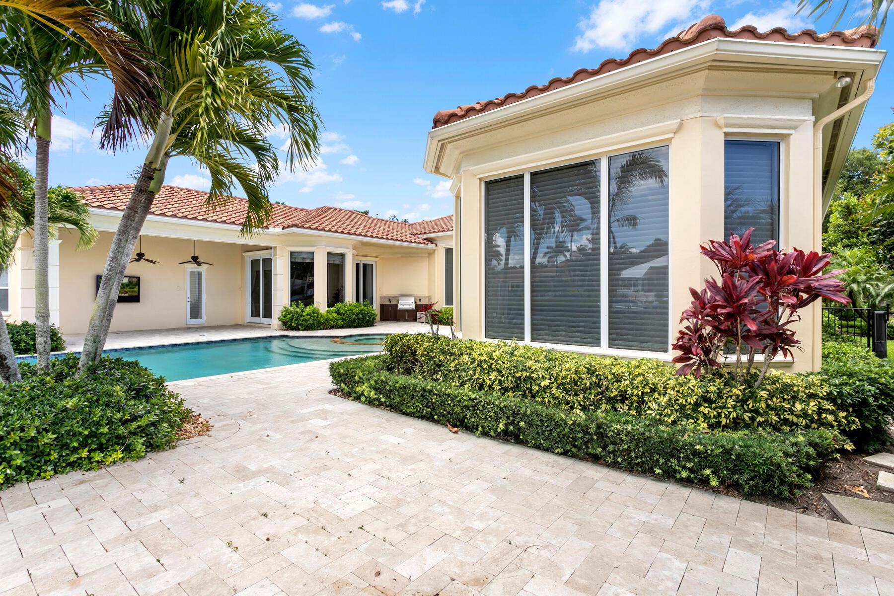 ADMIRALS COVE - Residential