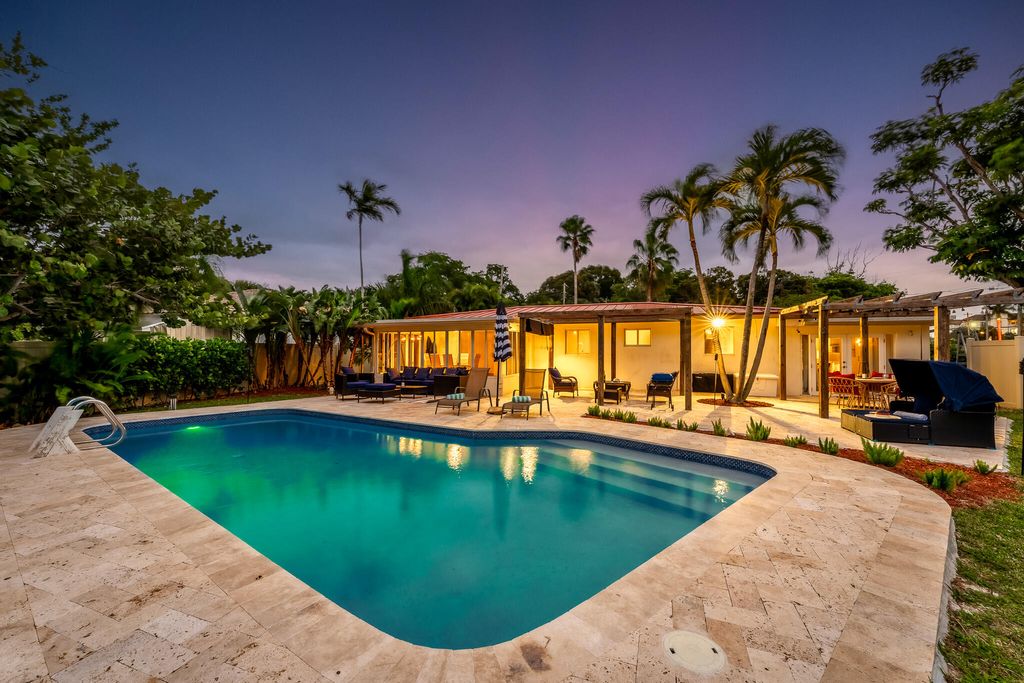 Photo of 2757 NE 14th Avenue, Wilton Manors, FL 33334 (MLS # B26015887)