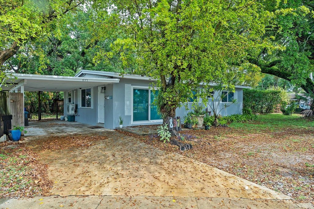 Photo of 837 SW 28th Street, Fort Lauderdale, FL 33315 (MLS # F10425411)