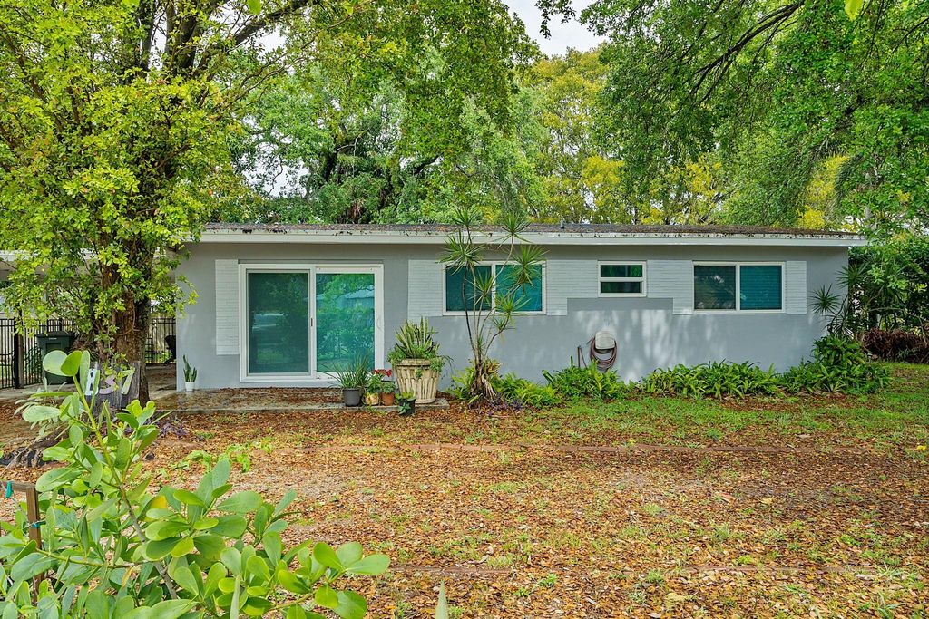 Photo of 837 SW 28th Street, Fort Lauderdale, FL 33315 (MLS # F10425411)