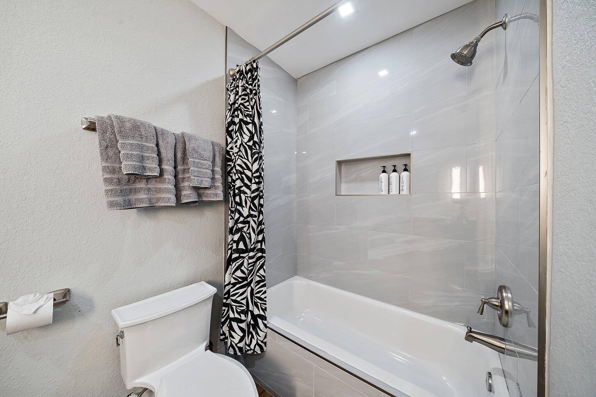 GREENVIEW SHORES 2 OF WELLINGTON - Residential