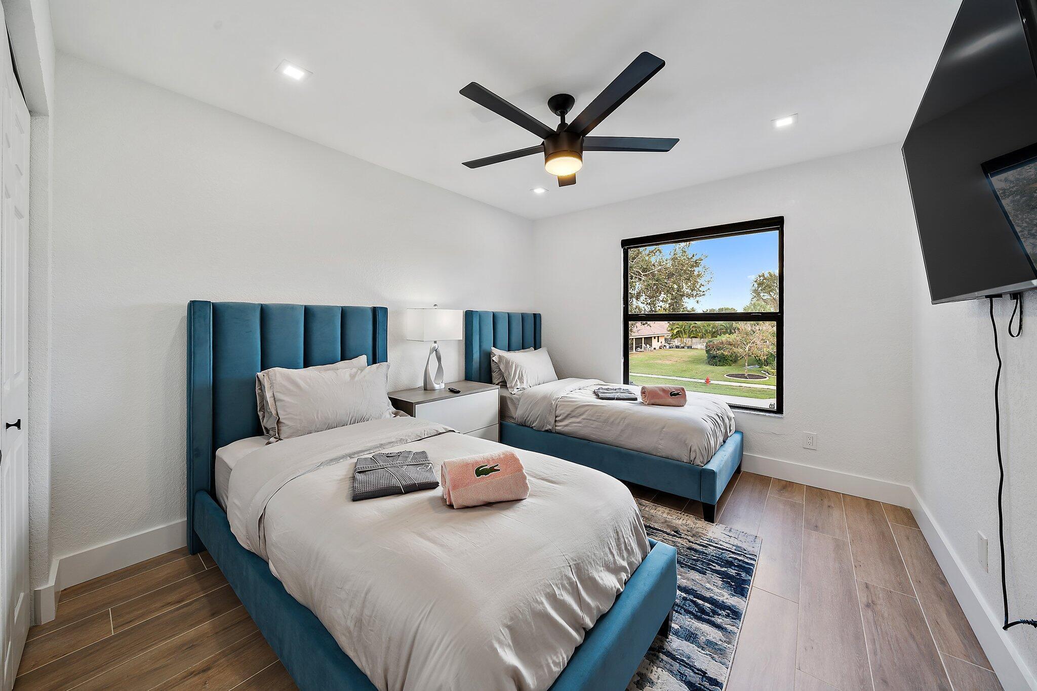 GREENVIEW SHORES 2 OF WELLINGTON - Residential