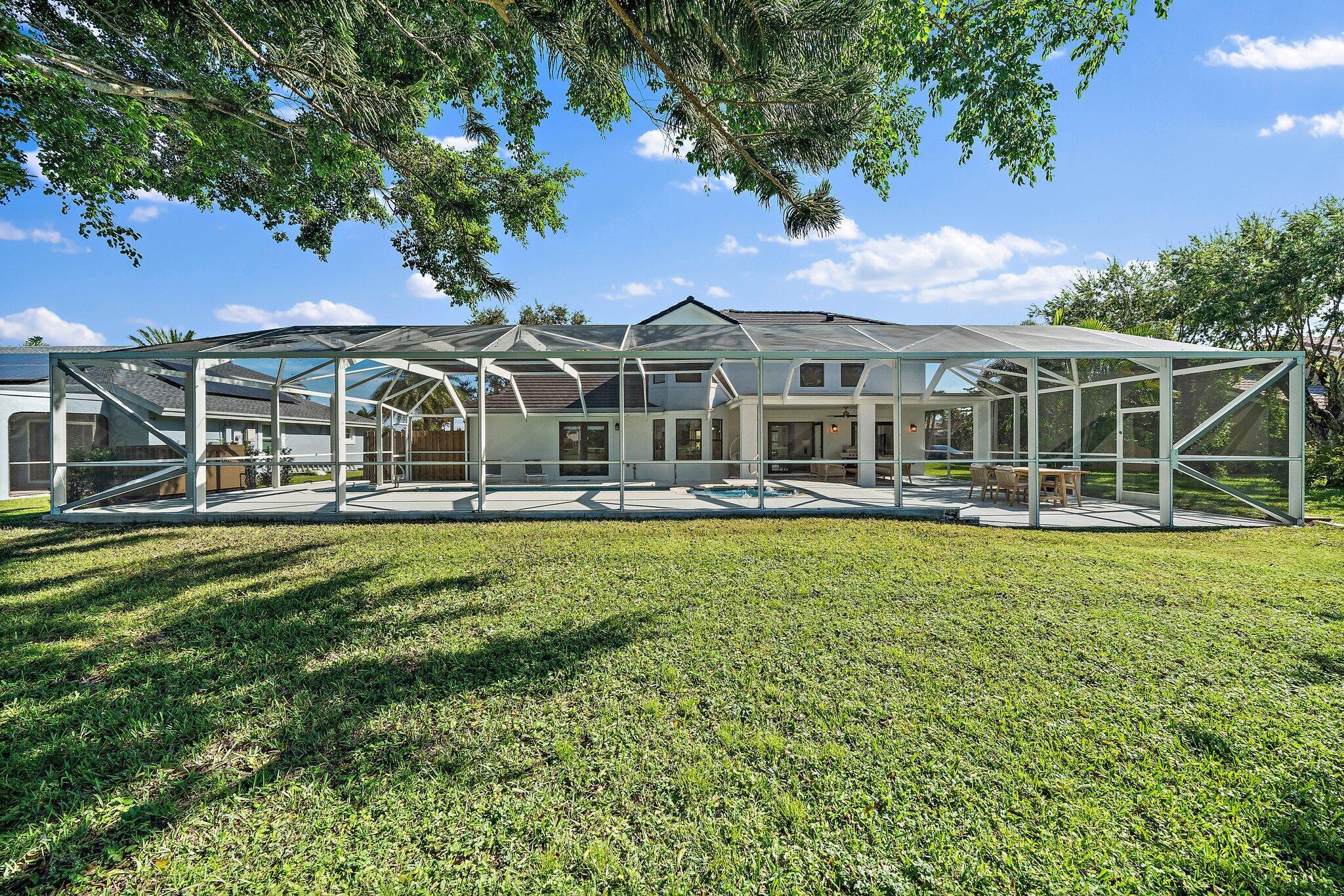 GREENVIEW SHORES 2 OF WELLINGTON - Residential