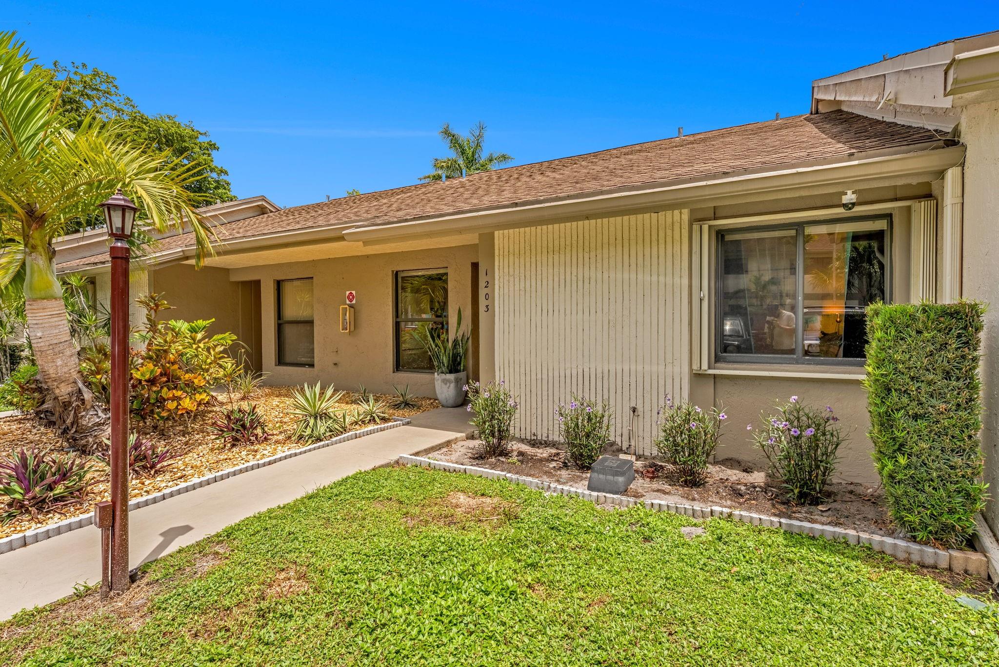 3086 S Oakland Forest Dr 1203