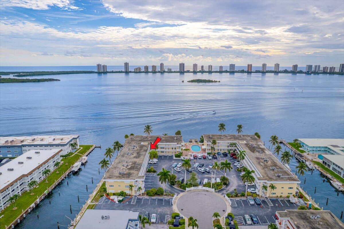 101 Doolen Court 205, North Palm Beach, FL, 33408/$199,000 1 101 Doolen Court 205