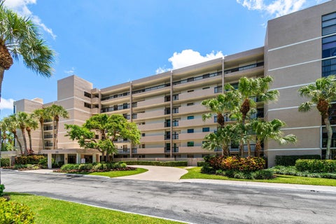Photo of 6562 Boca Del Mar Drive #623, Boca Raton, FL 33433 (MLS # B26041150)