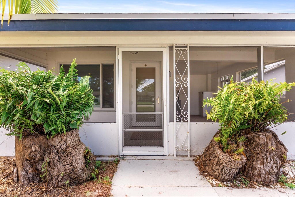 Photo of 4641 SW 25TH Terrace, Dania Beach, FL 33312 (MLS # B26069642)