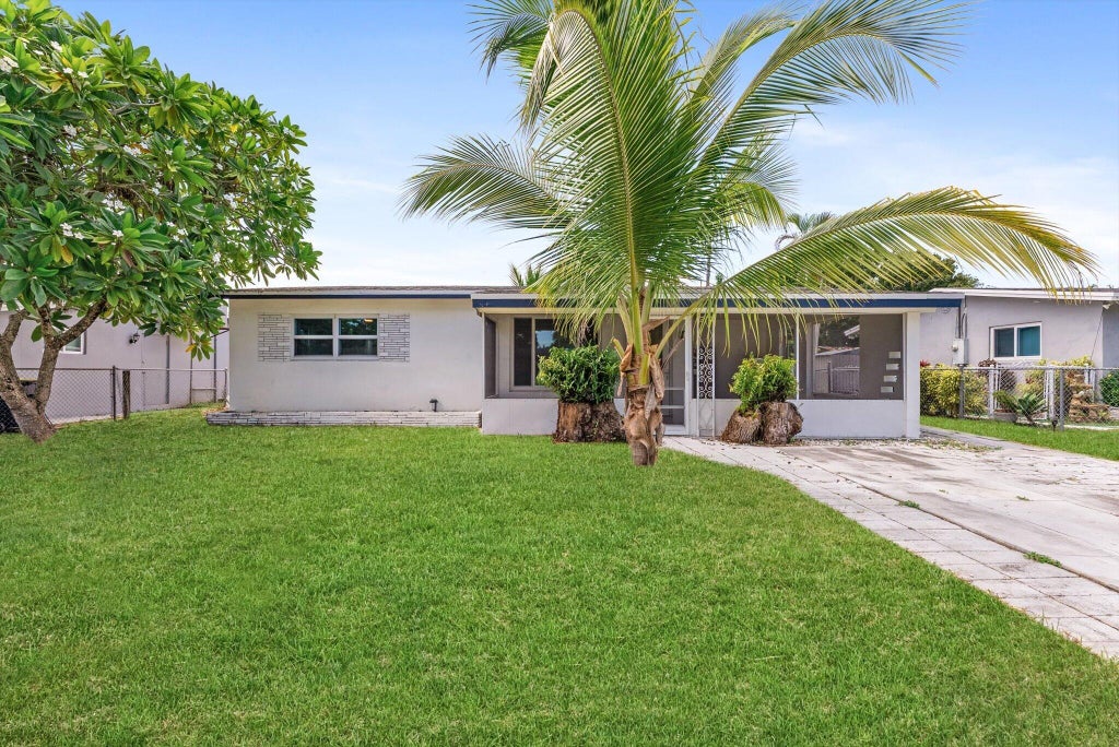Photo of 4641 SW 25TH Terrace, Dania Beach, FL 33312 (MLS # B26069642)