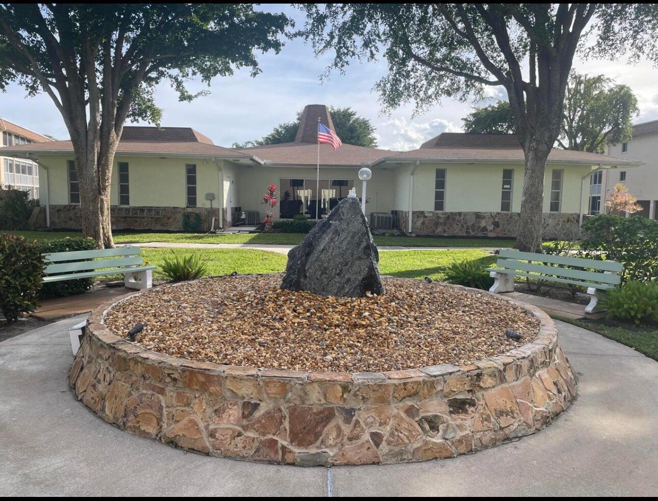 VILLAGE GREEN HAMPTON CON - Residential