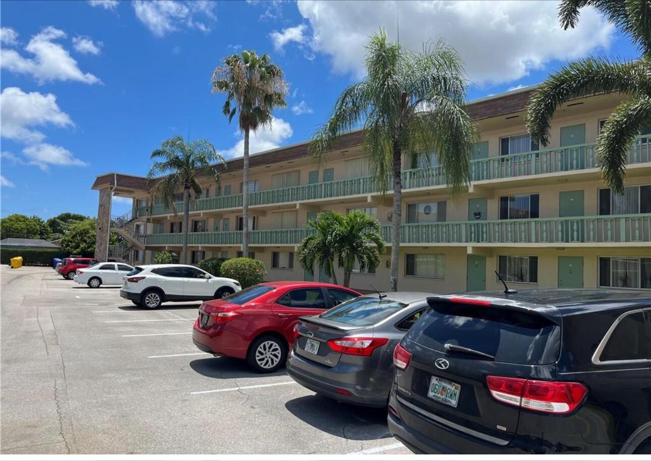 VILLAGE GREEN HAMPTON CON - Residential