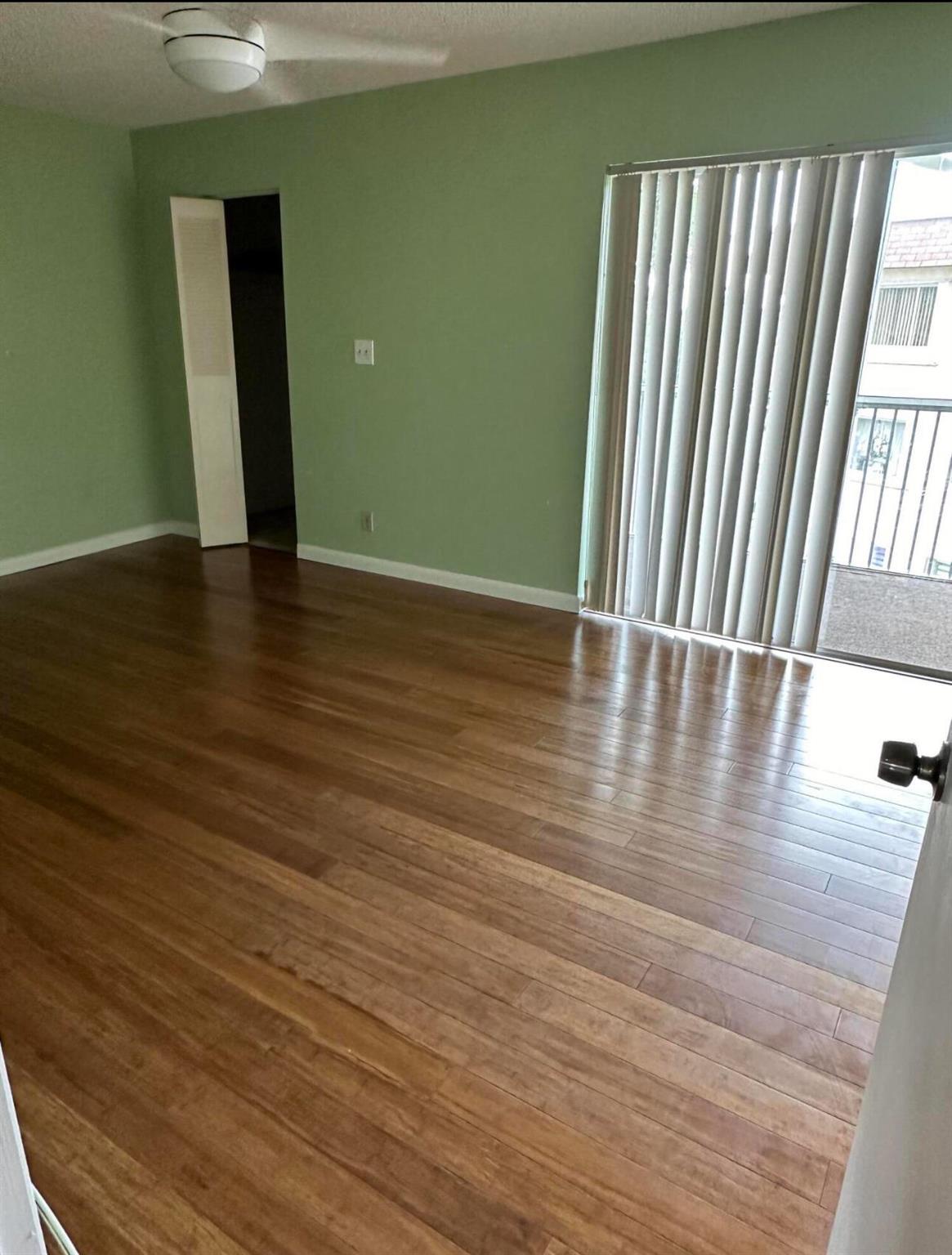 VILLAGE GREEN HAMPTON CON - Residential