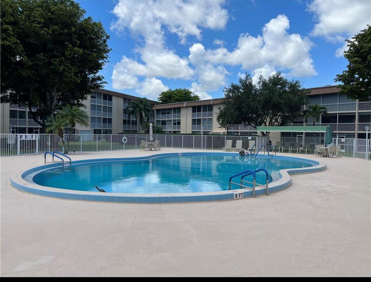 VILLAGE GREEN HAMPTON CON - Residential