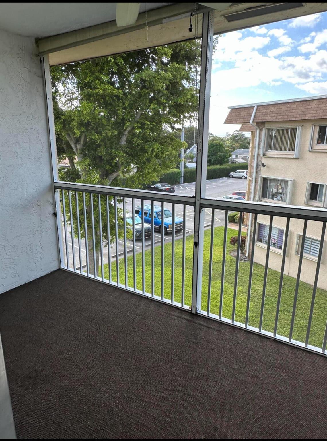 VILLAGE GREEN HAMPTON CON - Residential