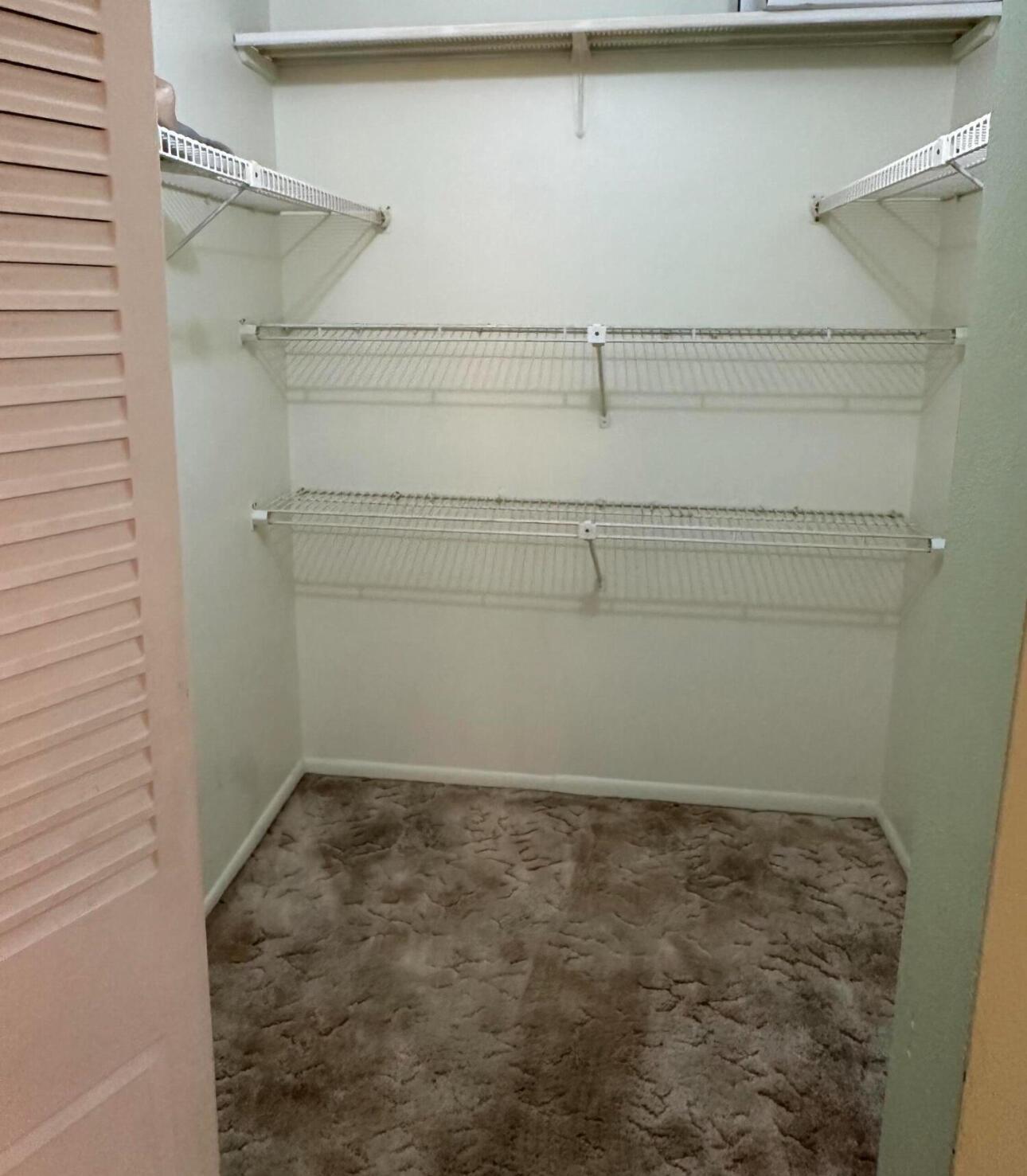 VILLAGE GREEN HAMPTON CON - Residential