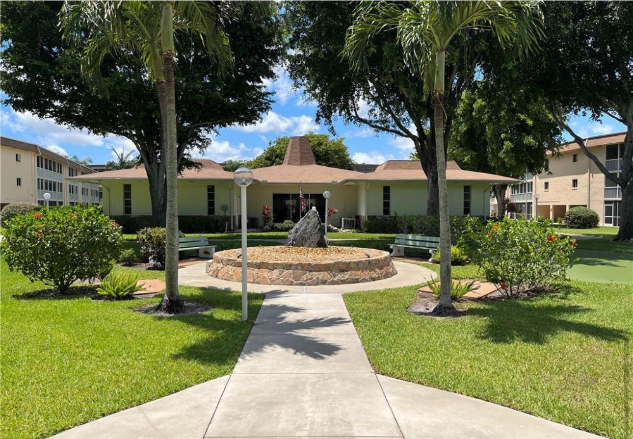 VILLAGE GREEN HAMPTON CON - Residential