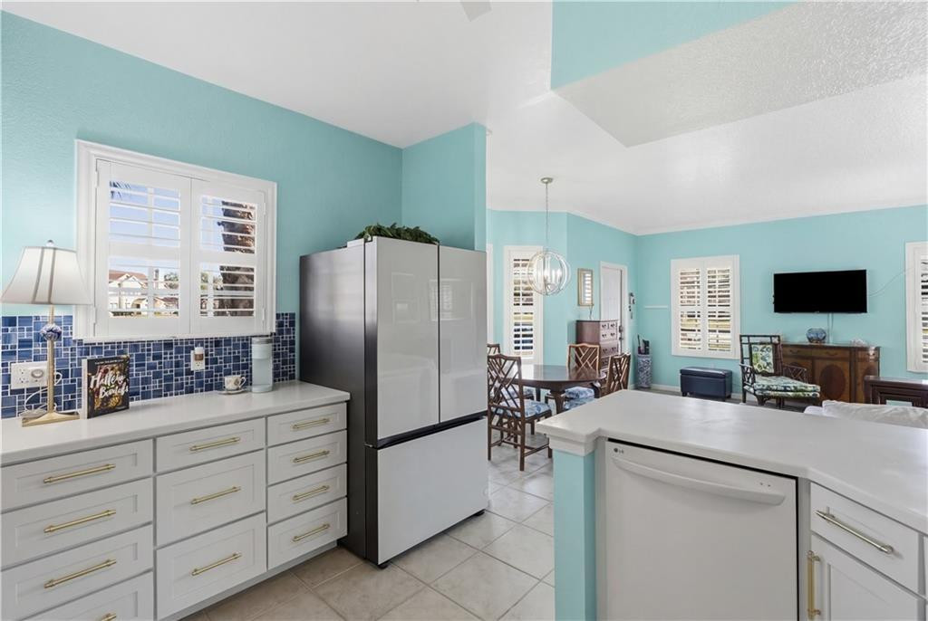 Palm Estates Luxury Condo - Residential