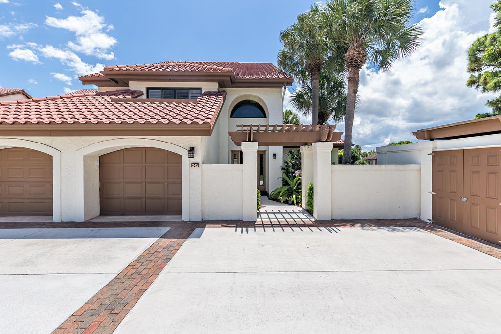 Photo of 16551 Traders Crossing #242, Jupiter, FL 33477 (MLS # R10802080)